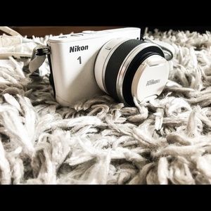 Nikon 1 Camera - Like New !